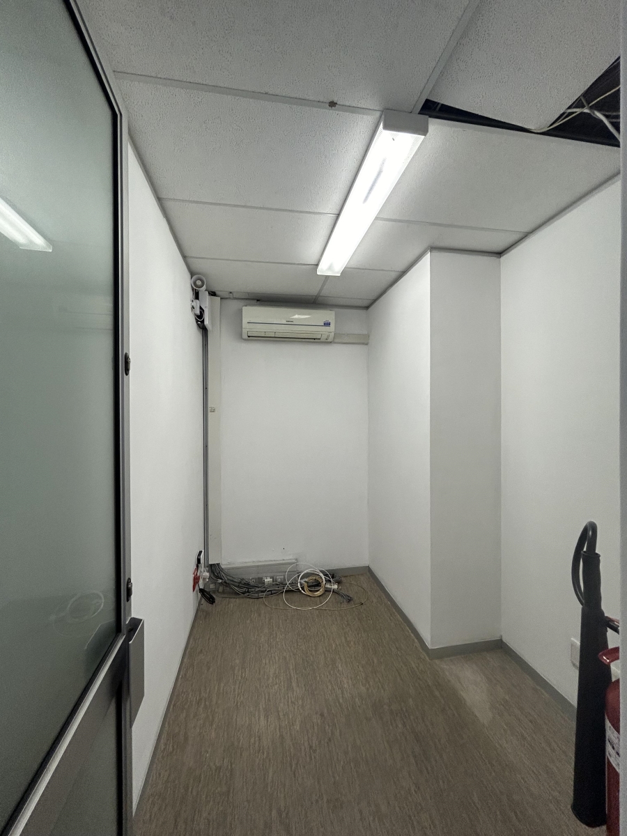 To Let Commercial Property for Rent in Mowbray Western Cape